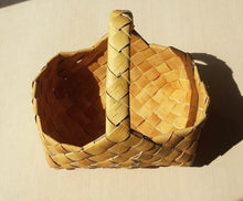 Hand-crafted Siberian Birch Bark basket "Lukoshko"